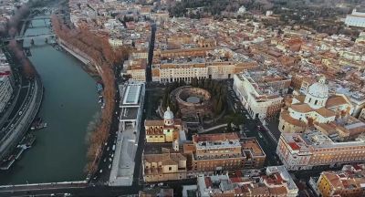 On the run, Calvi flies to Rome where - Murder of God's Banker