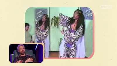 - ♪ On the stairway
to stardom ♪ - Super Maximum Retro Show