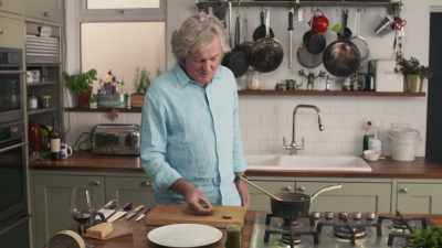 On the toast,
we are going to spread pesto, - James May: Oh Cook!