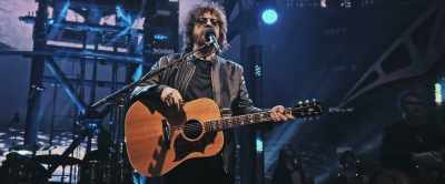 ♪ On the water ♪ - Jeff Lynne's ELO: Wembley or Bust