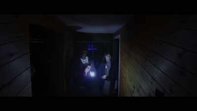 On three, I'm gonna
turn off the light, - The Devil Comes at Night