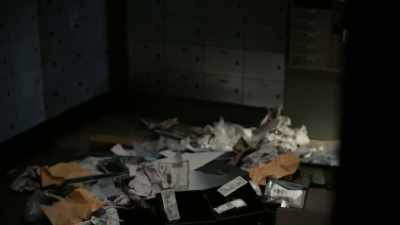 Once they arrive on the scene,
they immediately think - History's Greatest Heists with Pierce Brosnan