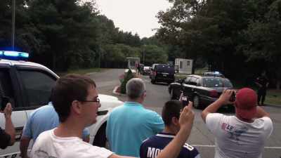 Once he's arrested,
they cuff him behind the back - Killer Inside: The Mind of Aaron Hernandez