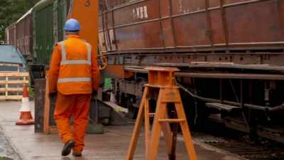 Once it's inside the
workshop we'll catch up. - Great Rail Restorations with Peter Snow
