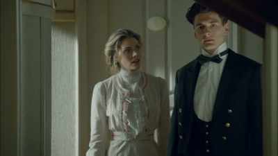 Once step at a time.
[ Grunting ] - Grand Hotel