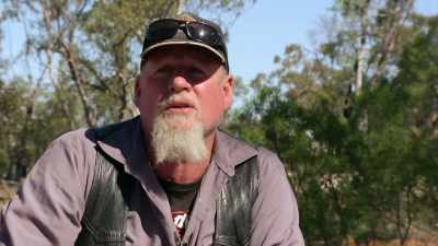 Once they've registered their claim,
they can put down corner posts - Outback Opal Hunters