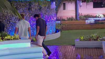 ONE COUPLE GOES HOME. - Love Island