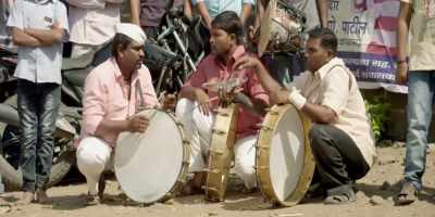 One fight, atmosphere tight!
And it's a four! - Sairat