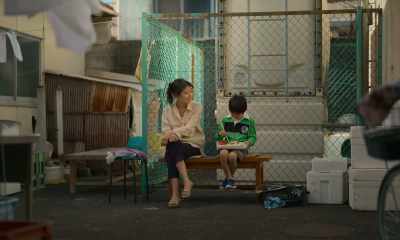 - One hamburger bento, please.
- I didn't know you had a kid. - Call Me Chihiro