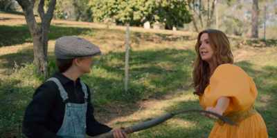 -One more step...
-You're acting crazy, darling. - Christmas on the Farm