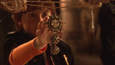 One necklace to rule them all - Spy Kids 2: Island of Lost Dreams