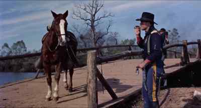 - One of your own, sir.
- Get going. - The Horse Soldiers