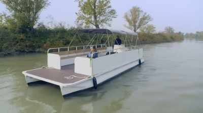 One person who loves
this exotic crop - World's Most Scenic River Journeys