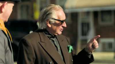 - One shooter.
He ran across the street, - Ross Kemp: Mafia and Britain