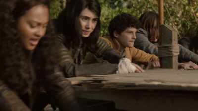 One three.
One, two, three. - The Walking Dead: World Beyond