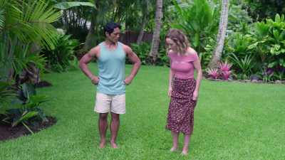 One, two, that's it,
three, four. - Romance in Hawaii