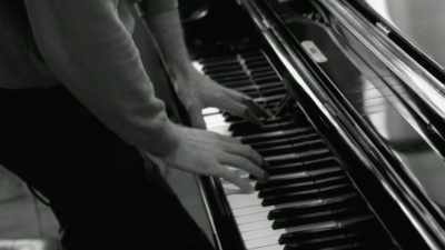 One, two, three and... - Coldplay: A Head Full of Dreams