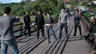 One, two, three,
four guys and a little girl? - Hard Target 2