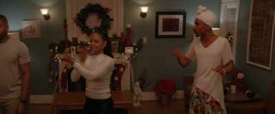 One and two and three and four,
next up! Let's go! - Meet Me Next Christmas