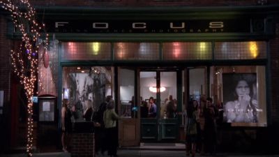 ♪ One two three four.. ♪ - One Tree Hill
