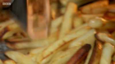 Only we could burn fish and chips! - Back in Time for Dinner