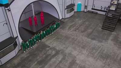 Only five more players
can be saved from elimination. - Squid Game: The Challenge