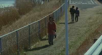 Only kids who can't study at home
go to school. - Shoplifters