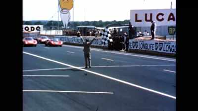 Only one Ferrari prototype
finished the race, - Shelby American