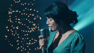 Ooh, and even though
the years spread far and wide - When Christmas Was Young