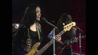 ♪ Ooh, baby - Women Who Rock