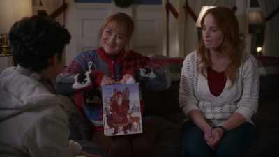 Ooh.
[chuckles] - Christmas a la Mode