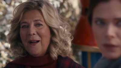 Ooh, your gentleman
caller is here. (Chuckling) - A Maple Valley Christmas