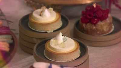Ooh, goin'
for a plated dessert - Maggie