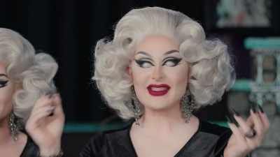 - Ooh.
[hosts laughing] - The Boulet Brothers' Dragula: Titans