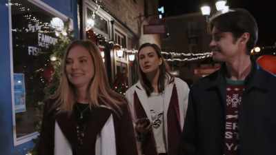 Ooh, hot cider.
Anyone? - Everything Christmas
