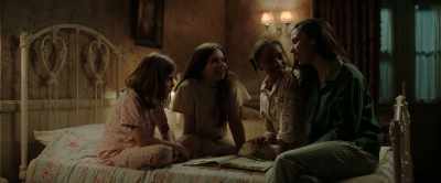 Ooh, I like him.
(ALL CHUCKLE) - Annabelle: Creation