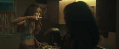 - Ooh. It is pretty bad.
- [laughs] - Daisy Jones & the Six