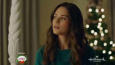 Ooh, it's absolutely perfect!
-Ben, you remember Chloe - Next Stop, Christmas