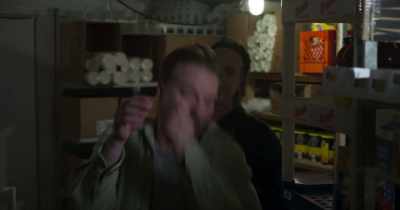 Ooh, it's cold in here. Cough cold... hey! - Clerks III
