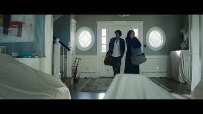 - Ooh! It's freezing in here.
- Yeah. - The Perfect Couple
