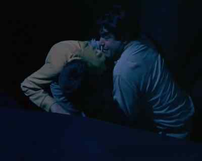 Ooh! It's nice and full.
Be careful. - Land of the Giants
