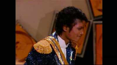 ♪ Ooh, keep on with the force,
don't stop ♪ - Thriller 40