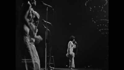 ♪ Ooh, your kisses - Women Who Rock