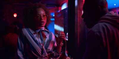 Ooh, you know that Gabrielle's over there
rolling some rapper's joint? - Turn Up Charlie