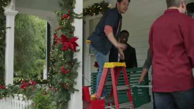 Ooh, love the swing.
It's so cute. - A Christmas Open House