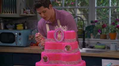 Ooh, nice cake. - Lopez vs Lopez
