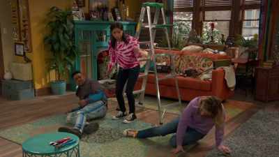 Ooh, ooh, ooh! Look,
Chels. This one's about - Raven's Home