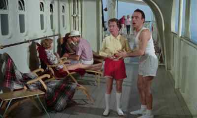 Ooh. - Carry on Cruising