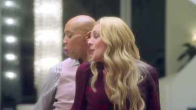 ♪ Ooh ♪ - AJ and the Queen