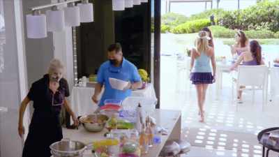 - Ooh, is that turkey bacon? - The Real Housewives Ultimate Girls Trip